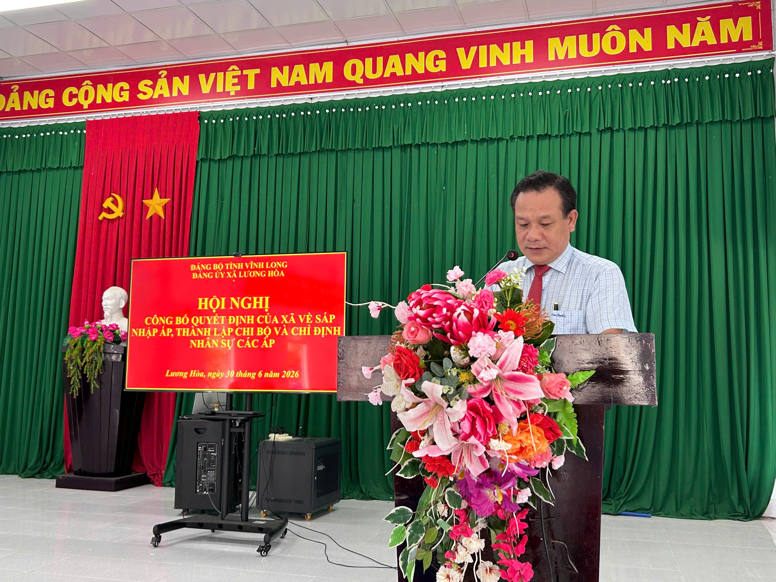Xã Lương Hòa công bố quyết định sáp nhập ấp, thành lập Chi bộ và kiện toàn nhân sự