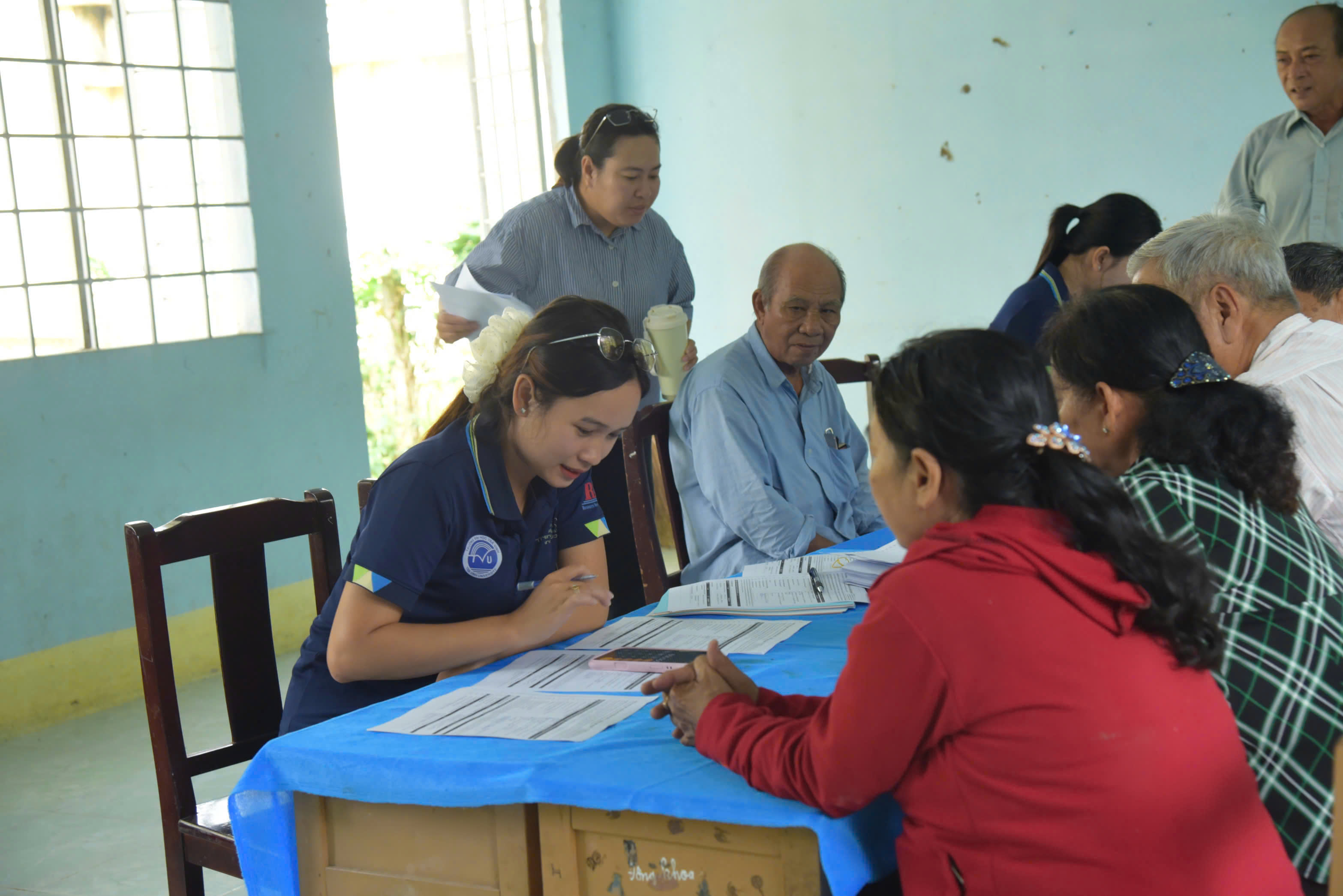 HỘI NÔNG DÂN XÃ LƯƠNG HÒA PHỐI HỢP KHẢO SÁT PHỤC VỤ ĐỀ TÀI KHOA HỌC CẤP QUỐC GIA VỀ KINH TẾ TUẦN HOÀN NGÀNH DỪA
