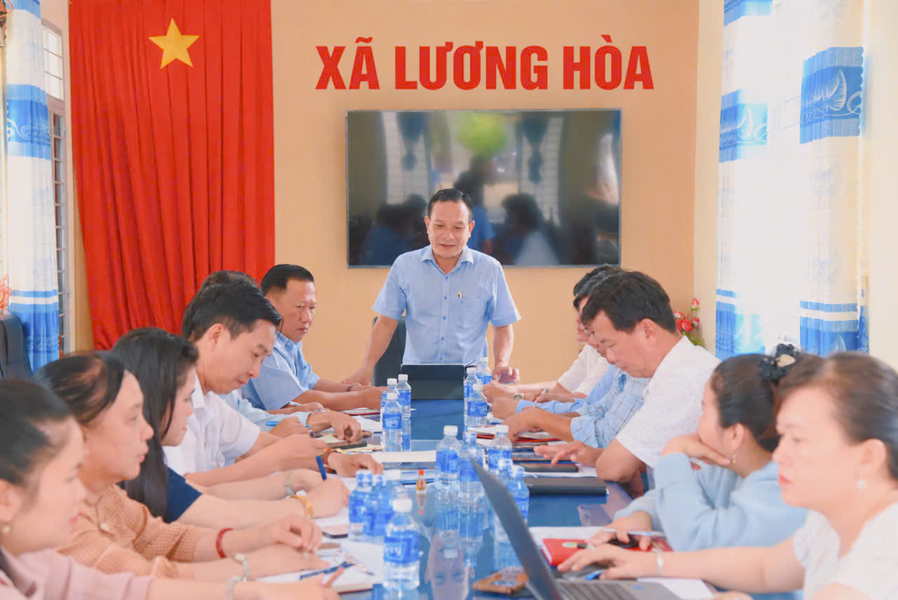 ĐOÀN GIÁM SÁT HĐND XÃ LƯƠNG HÒA GIÁM SÁT CÔNG TÁC QUẢN LÝ, SỬ DỤNG ĐẤT CÔNG VÀ ĐẤT CÔNG ÍCH TRÊN ĐỊA BÀN XÃ