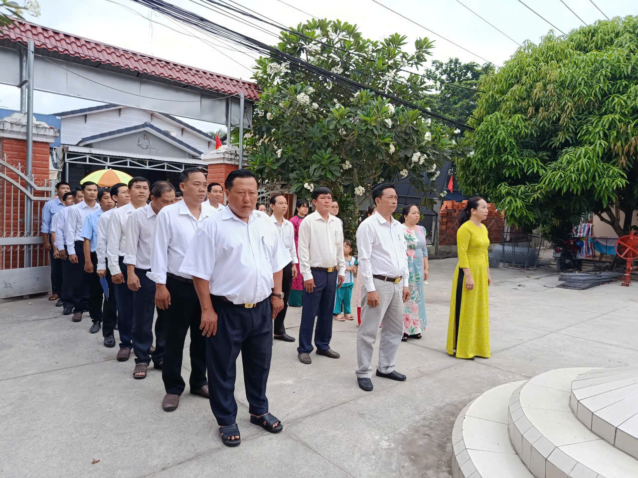 Sinh hoạt chính trị dưới cờ tháng 5, chủ đề: Học tập và làm theo tư tưởng Hồ Chí Minh “Đổi mới sáng tạo và xây dựng chính quyền số”