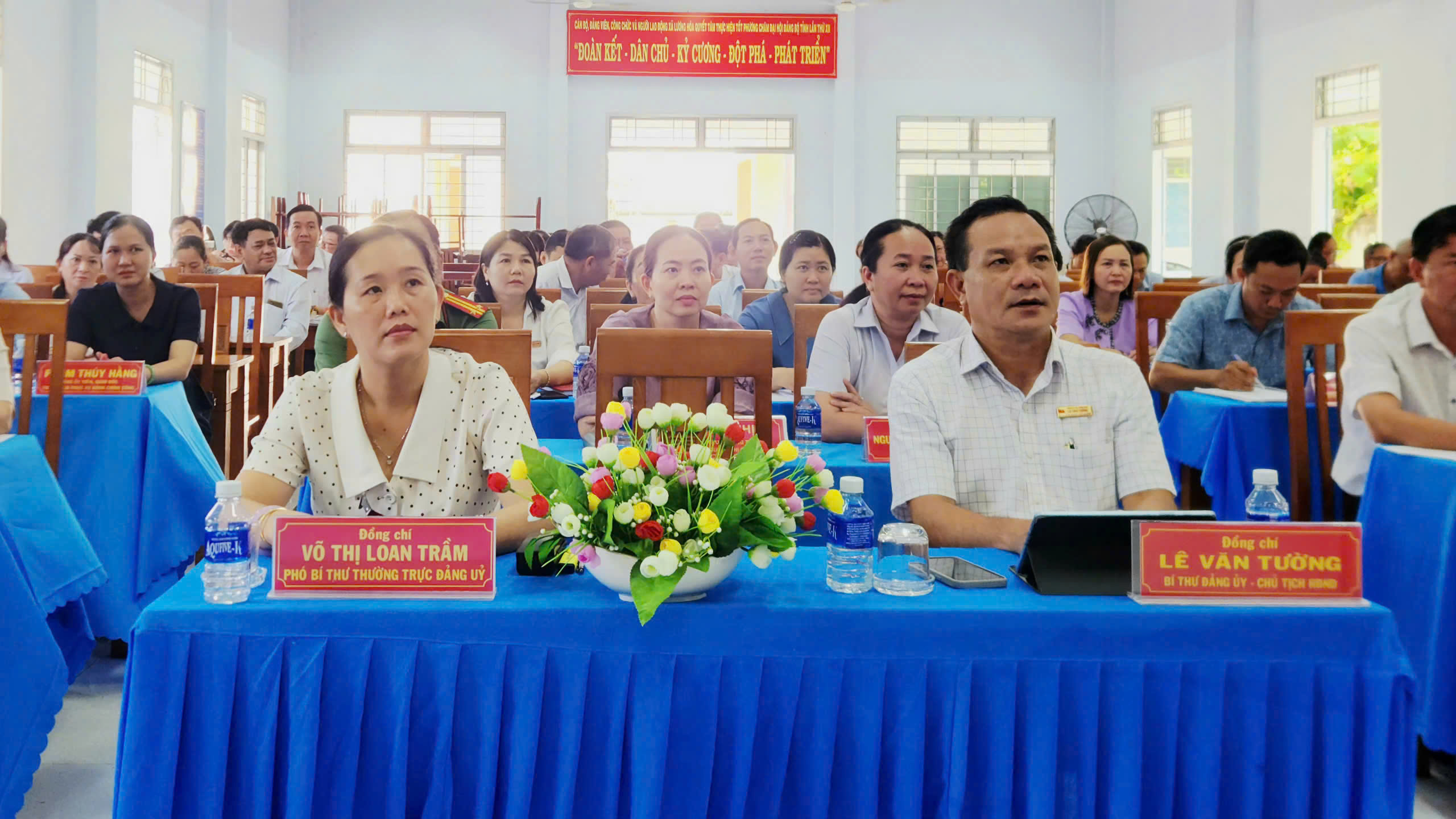 ĐẢNG ỦY XÃ LƯƠNG HÒA THAM DỰ HỘI NGHỊ TOÀN QUỐC NGHIÊN CỨU, HỌC TẬP, QUÁN TRIỆT VÀ TRIỂN KHAI THỰC HIỆN MỘT SỐ NGHỊ QUYẾT, CHỈ THỊ CỦA BỘ CHÍNH TRỊ