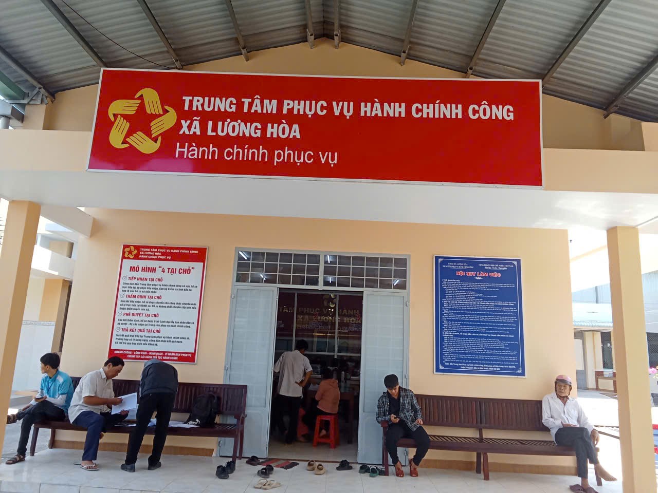 Xã Lương Hòa triển khai thực hiện thủ tục hành chính không phụ thuộc vào địa giới hành chính trên địa bàn tỉnh Vĩnh Long
