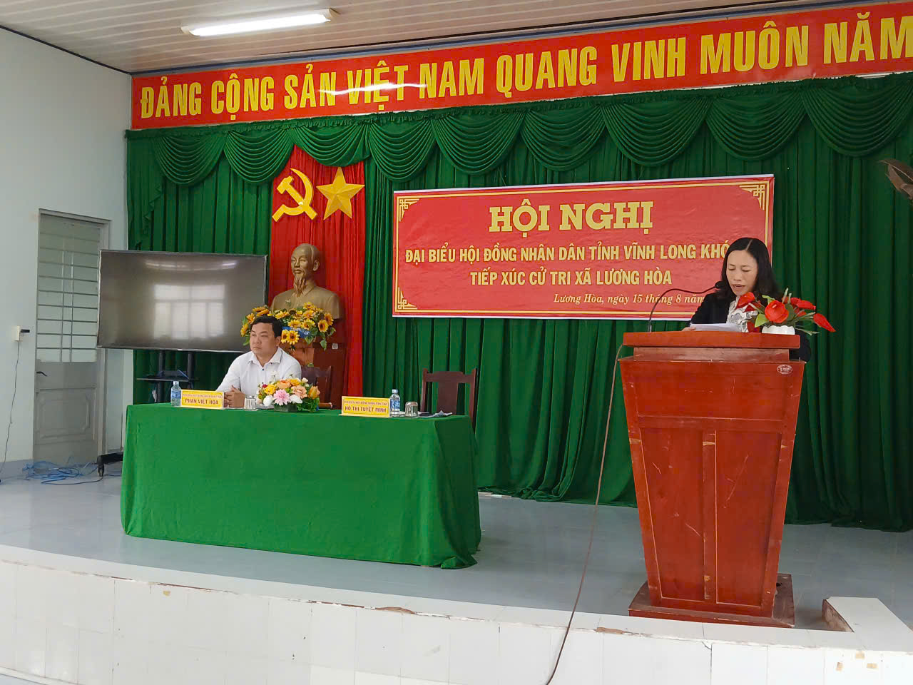 Đại biểu Hội đồng Nhân dân tỉnh Vĩnh Long tiếp xúc cử tri tại xã Lương Hòa