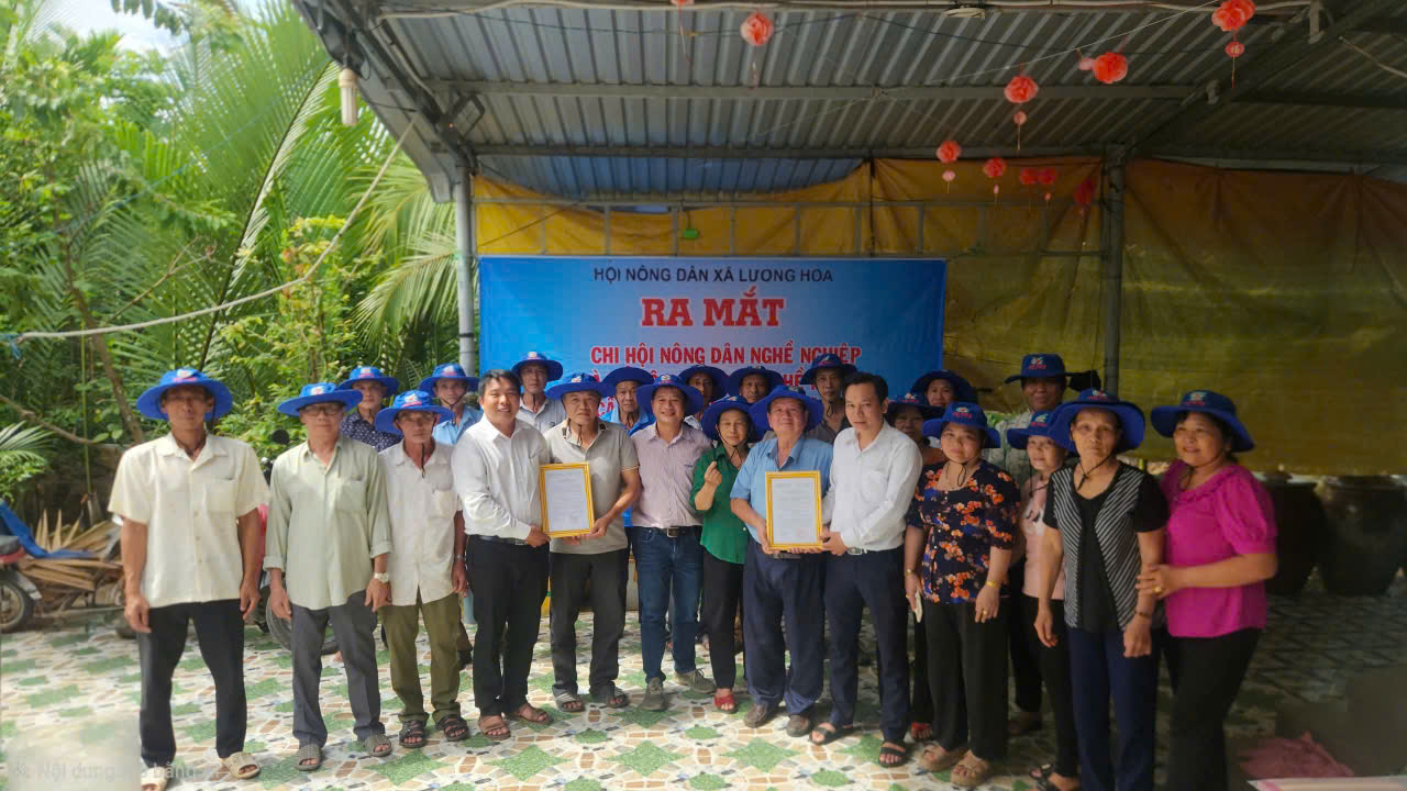 RA MẮT 02 CHI HỘI NÔNG DÂN NGHỀ NGHIỆP TRỒNG CÂY CÓ MÚI TẠI XÃ LƯƠNG HÒA
