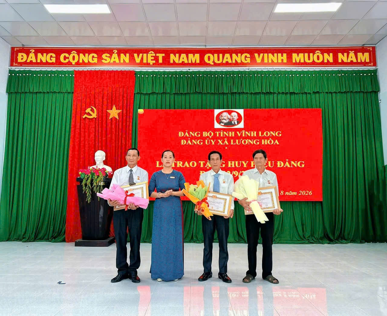 ĐẢNG ỦY XÃ LƯƠNG HÒA TỔ CHỨC LỄ TRAO TẶNG HUY HIỆU ĐẢNG ĐỢT 02/9/2026