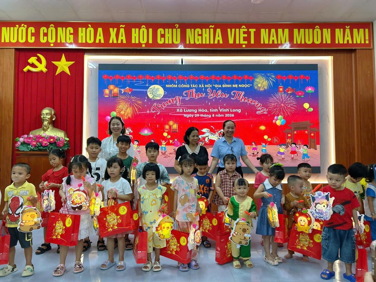 UBND XÃ LƯƠNG HÒA PHỐI HỢP NHÓM CÔNG TÁC XÃ HỘI “GIA ĐÌNH MẸ NGỌC” TỔ CHỨC CHƯƠNG TRÌNH “VUI HỘI TRĂNG RẰM” NĂM 2026